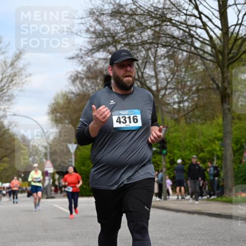 12.04.2026 - 45. Internationalen Wilhelmsburger Insellauf J. Mangold http://msf.ph/oto/9519286 12.04.2026 13:28:21 Ziel 3800, 2630, 5520, 5509, 4316, 3564, 3483, 4471 meine-sportfotos.de