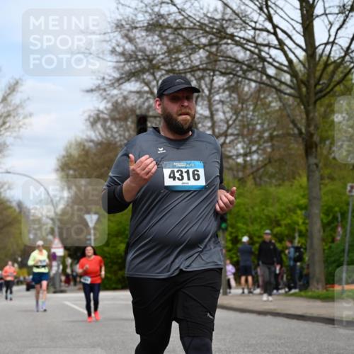 12.04.2026 - 45. Internationalen Wilhelmsburger Insellauf J. Mangold http://msf.ph/oto/9519287 12.04.2026 13:28:21 Ziel 3800, 2630, 5520, 5509, 4316, 3564, 3483, 4471 meine-sportfotos.de