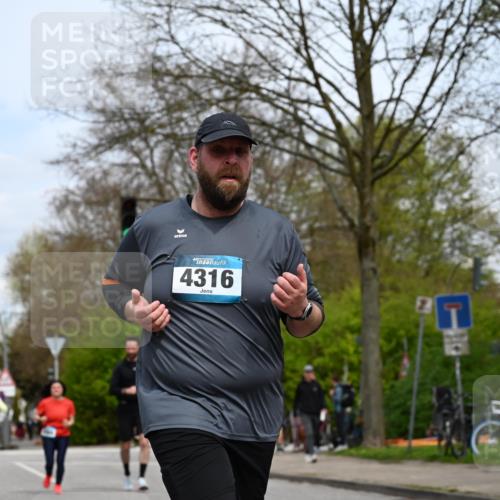 12.04.2026 - 45. Internationalen Wilhelmsburger Insellauf J. Mangold http://msf.ph/oto/9519290 12.04.2026 13:28:22 Ziel 3800, 2630, 5520, 5509, 4316, 4316, 3564, 3483, 4471 meine-sportfotos.de