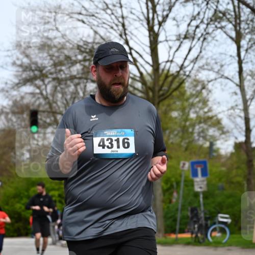 12.04.2026 - 45. Internationalen Wilhelmsburger Insellauf J. Mangold http://msf.ph/oto/9519294 12.04.2026 13:28:22 Ziel 3800, 2630, 5520, 5509, 4316, 4316, 3564, 3483, 4471 meine-sportfotos.de