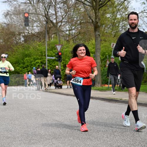 12.04.2026 - 45. Internationalen Wilhelmsburger Insellauf J. Mangold http://msf.ph/oto/9519300 12.04.2026 13:28:26 Ziel 3800, 2630, 5520, 5509, 4316, 3564, 3483, 4471, 4303, 4302, 4304 meine-sportfotos.de