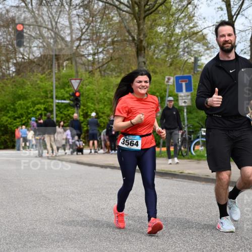 12.04.2026 - 45. Internationalen Wilhelmsburger Insellauf J. Mangold http://msf.ph/oto/9519303 12.04.2026 13:28:26 Ziel 3800, 2630, 5520, 5509, 4316, 3564, 3483, 4471, 4303, 4302, 4304 meine-sportfotos.de