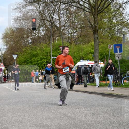 12.04.2026 - 45. Internationalen Wilhelmsburger Insellauf J. Mangold http://msf.ph/oto/9519354 12.04.2026 13:28:45 Ziel 5509, 4316, 3564, 3483, 4471, 4303, 4302, 4304, 4451, 2650, 2340, 5861, 2509, 2483, 2616 meine-sportfotos.de
