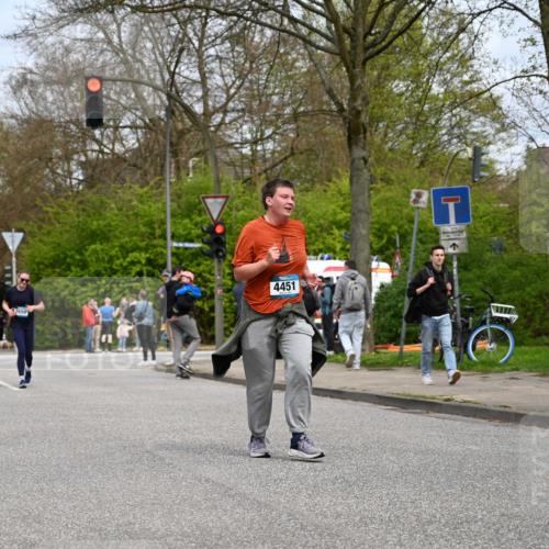 12.04.2026 - 45. Internationalen Wilhelmsburger Insellauf J. Mangold http://msf.ph/oto/9519359 12.04.2026 13:28:45 Ziel 5509, 4316, 3564, 3483, 4471, 4303, 4302, 4304, 4451, 2650, 2340, 5861, 2509, 2483, 2616 meine-sportfotos.de
