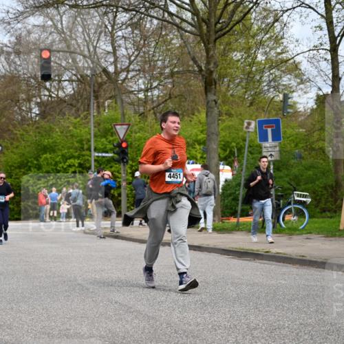 12.04.2026 - 45. Internationalen Wilhelmsburger Insellauf J. Mangold http://msf.ph/oto/9519360 12.04.2026 13:28:45 Ziel 5509, 4316, 3564, 3483, 4471, 4303, 4302, 4304, 4451, 2650, 2340, 5861, 2509, 2483, 2616 meine-sportfotos.de