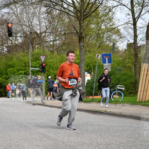 12.04.2026 - 45. Internationalen Wilhelmsburger Insellauf J. Mangold http://msf.ph/oto/9519362 12.04.2026 13:28:45 Ziel 5509, 4316, 3564, 3483, 4471, 4303, 4302, 4304, 4451, 2650, 2340, 5861, 2509, 2483, 2616 meine-sportfotos.de