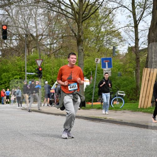 12.04.2026 - 45. Internationalen Wilhelmsburger Insellauf J. Mangold http://msf.ph/oto/9519363 12.04.2026 13:28:46 Ziel 5509, 4316, 3564, 3483, 4471, 4303, 4302, 4304, 4451, 4451, 2650, 2340, 5861, 2509, 2483, 2616 meine-sportfotos.de