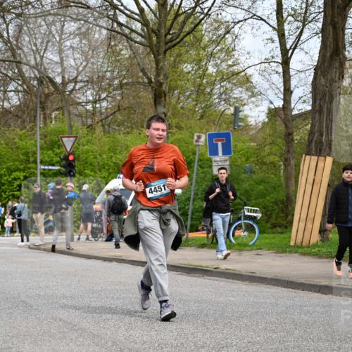 12.04.2026 - 45. Internationalen Wilhelmsburger Insellauf J. Mangold http://msf.ph/oto/9519365 12.04.2026 13:28:46 Ziel 5509, 4316, 3564, 3483, 4471, 4303, 4302, 4304, 4451, 4451, 2650, 2340, 5861, 2509, 2483, 2616 meine-sportfotos.de