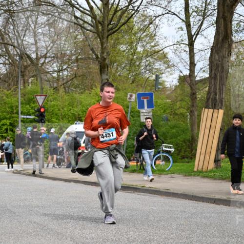 12.04.2026 - 45. Internationalen Wilhelmsburger Insellauf J. Mangold http://msf.ph/oto/9519366 12.04.2026 13:28:46 Ziel 5509, 4316, 3564, 3483, 4471, 4303, 4302, 4304, 4451, 4451, 2650, 2340, 5861, 2509, 2483, 2616 meine-sportfotos.de