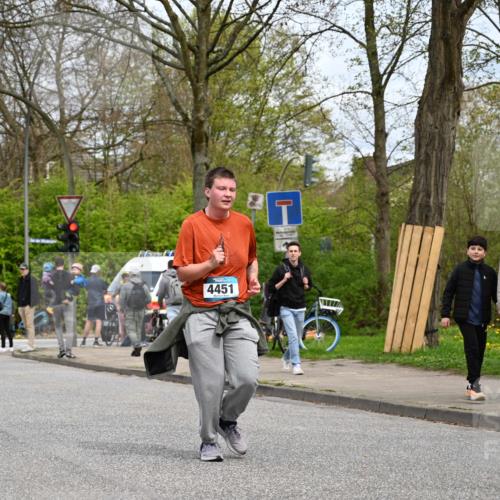 12.04.2026 - 45. Internationalen Wilhelmsburger Insellauf J. Mangold http://msf.ph/oto/9519367 12.04.2026 13:28:46 Ziel 5509, 4316, 3564, 3483, 4471, 4303, 4302, 4304, 4451, 4451, 2650, 2340, 5861, 2509, 2483, 2616 meine-sportfotos.de