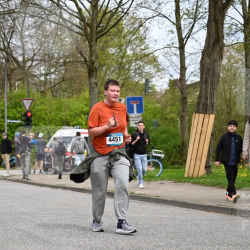 12.04.2026 - 45. Internationalen Wilhelmsburger Insellauf J. Mangold http://msf.ph/oto/9519368 12.04.2026 13:28:46 Ziel 5509, 4316, 3564, 3483, 4471, 4303, 4302, 4304, 4451, 4451, 2650, 2340, 5861, 2509, 2483, 2616 meine-sportfotos.de