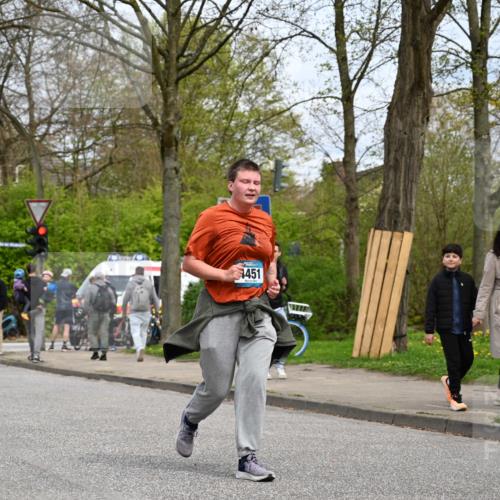 12.04.2026 - 45. Internationalen Wilhelmsburger Insellauf J. Mangold http://msf.ph/oto/9519370 12.04.2026 13:28:46 Ziel 5509, 4316, 3564, 3483, 4471, 4303, 4302, 4304, 4451, 4451, 2650, 2340, 5861, 2509, 2483, 2616 meine-sportfotos.de