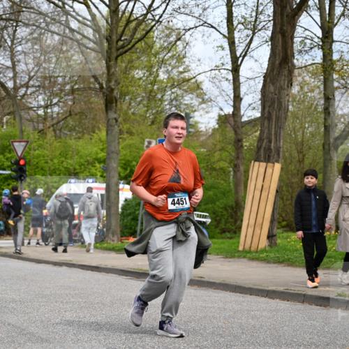 12.04.2026 - 45. Internationalen Wilhelmsburger Insellauf J. Mangold http://msf.ph/oto/9519371 12.04.2026 13:28:46 Ziel 5509, 4316, 3564, 3483, 4471, 4303, 4302, 4304, 4451, 4451, 2650, 2340, 5861, 2509, 2483, 2616 meine-sportfotos.de