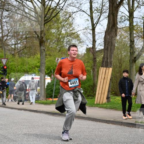 12.04.2026 - 45. Internationalen Wilhelmsburger Insellauf J. Mangold http://msf.ph/oto/9519372 12.04.2026 13:28:46 Ziel 5509, 4316, 3564, 3483, 4471, 4303, 4302, 4304, 4451, 4451, 2650, 2340, 5861, 2509, 2483, 2616 meine-sportfotos.de