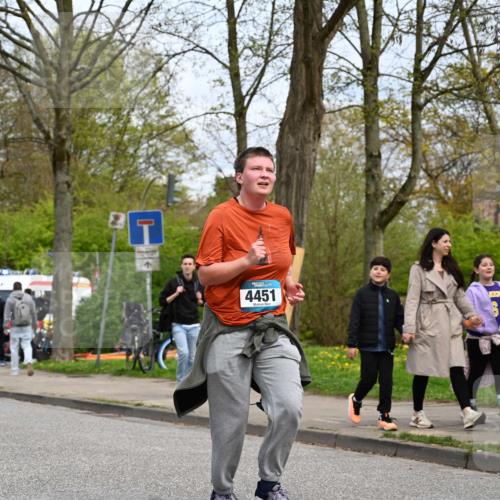 12.04.2026 - 45. Internationalen Wilhelmsburger Insellauf J. Mangold http://msf.ph/oto/9519373 12.04.2026 13:28:47 Ziel 5509, 4316, 3564, 3483, 4471, 4303, 4303, 4302, 4304, 4451, 2650, 2340, 5861, 2509, 2483, 2616 meine-sportfotos.de