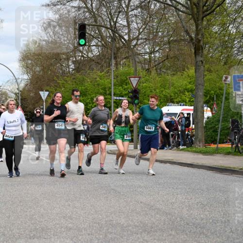 12.04.2026 - 45. Internationalen Wilhelmsburger Insellauf J. Mangold http://msf.ph/oto/9519381 12.04.2026 13:29:02 Ziel 3483, 4471, 4303, 4302, 4304, 4451, 2650, 2340, 5861, 2509, 2483, 2616, 5535, 5536, 5539, 4547, 4420 meine-sportfotos.de