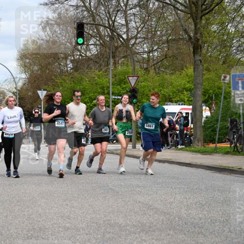 12.04.2026 - 45. Internationalen Wilhelmsburger Insellauf J. Mangold http://msf.ph/oto/9519382 12.04.2026 13:29:02 Ziel 3483, 4471, 4303, 4302, 4304, 4451, 2650, 2340, 5861, 2509, 2483, 2616, 5535, 5536, 5539, 4547, 4420 meine-sportfotos.de