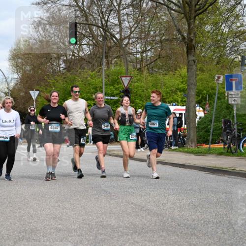 12.04.2026 - 45. Internationalen Wilhelmsburger Insellauf J. Mangold http://msf.ph/oto/9519385 12.04.2026 13:29:02 Ziel 3483, 4471, 4303, 4302, 4304, 4451, 2650, 2340, 5861, 2509, 2483, 2616, 5535, 5536, 5539, 4547, 4420 meine-sportfotos.de