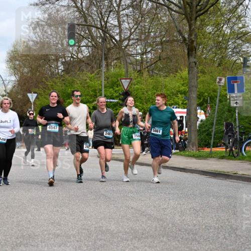 12.04.2026 - 45. Internationalen Wilhelmsburger Insellauf J. Mangold http://msf.ph/oto/9519386 12.04.2026 13:29:03 Ziel 4471, 4303, 4302, 4304, 4451, 2650, 2340, 5861, 2509, 2483, 2616, 5535, 5536, 5539, 4547, 4420, 3648 meine-sportfotos.de