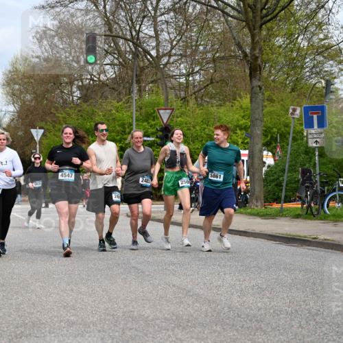 12.04.2026 - 45. Internationalen Wilhelmsburger Insellauf J. Mangold http://msf.ph/oto/9519387 12.04.2026 13:29:03 Ziel 4471, 4303, 4302, 4304, 4451, 2650, 2340, 5861, 2509, 2483, 2616, 5535, 5536, 5539, 4547, 4420, 3648 meine-sportfotos.de