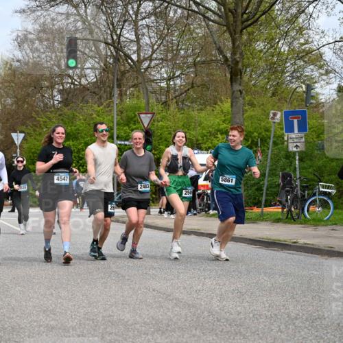 12.04.2026 - 45. Internationalen Wilhelmsburger Insellauf J. Mangold http://msf.ph/oto/9519391 12.04.2026 13:29:03 Ziel 4471, 4303, 4302, 4304, 4451, 2650, 2340, 5861, 2509, 2483, 2616, 5535, 5536, 5539, 4547, 4420, 3648 meine-sportfotos.de