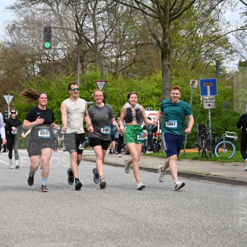 12.04.2026 - 45. Internationalen Wilhelmsburger Insellauf J. Mangold http://msf.ph/oto/9519393 12.04.2026 13:29:03 Ziel 4471, 4303, 4302, 4304, 4451, 2650, 2340, 5861, 2509, 2483, 2616, 5535, 5536, 5539, 4547, 4420, 3648 meine-sportfotos.de