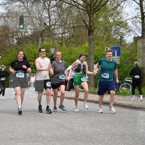 12.04.2026 - 45. Internationalen Wilhelmsburger Insellauf J. Mangold http://msf.ph/oto/9519396 12.04.2026 13:29:03 Ziel 4471, 4303, 4302, 4304, 4451, 2650, 2340, 5861, 2509, 2483, 2616, 5535, 5536, 5539, 4547, 4420, 3648 meine-sportfotos.de