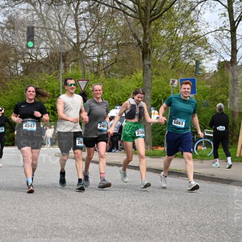 12.04.2026 - 45. Internationalen Wilhelmsburger Insellauf J. Mangold http://msf.ph/oto/9519397 12.04.2026 13:29:03 Ziel 4471, 4303, 4302, 4304, 4451, 2650, 2340, 5861, 2509, 2483, 2616, 5535, 5536, 5539, 4547, 4420, 3648 meine-sportfotos.de