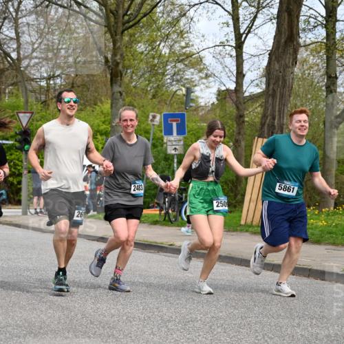 12.04.2026 - 45. Internationalen Wilhelmsburger Insellauf J. Mangold http://msf.ph/oto/9519408 12.04.2026 13:29:04 Ziel 4471, 4303, 4302, 4304, 4451, 2650, 2650, 2340, 5861, 2509, 2483, 2616, 5535, 5536, 5539, 4547, 4420, 3648 meine-sportfotos.de