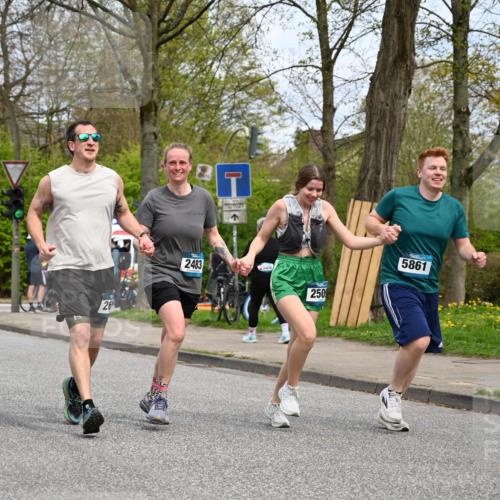 12.04.2026 - 45. Internationalen Wilhelmsburger Insellauf J. Mangold http://msf.ph/oto/9519409 12.04.2026 13:29:04 Ziel 4471, 4303, 4302, 4304, 4451, 2650, 2650, 2340, 5861, 2509, 2483, 2616, 5535, 5536, 5539, 4547, 4420, 3648 meine-sportfotos.de