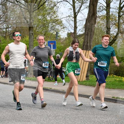 12.04.2026 - 45. Internationalen Wilhelmsburger Insellauf J. Mangold http://msf.ph/oto/9519410 12.04.2026 13:29:05 Ziel 4303, 4302, 4304, 4451, 2650, 2340, 5861, 2509, 2483, 2616, 5535, 5536, 5539, 4547, 4420, 3648 meine-sportfotos.de