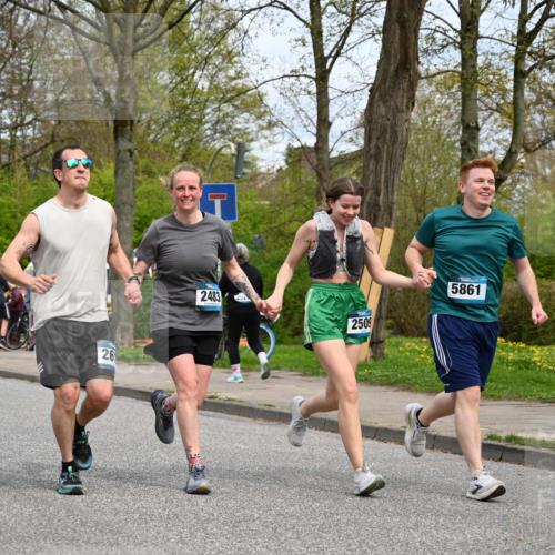 12.04.2026 - 45. Internationalen Wilhelmsburger Insellauf J. Mangold http://msf.ph/oto/9519411 12.04.2026 13:29:05 Ziel 4303, 4302, 4304, 4451, 2650, 2340, 5861, 2509, 2483, 2616, 5535, 5536, 5539, 4547, 4420, 3648 meine-sportfotos.de