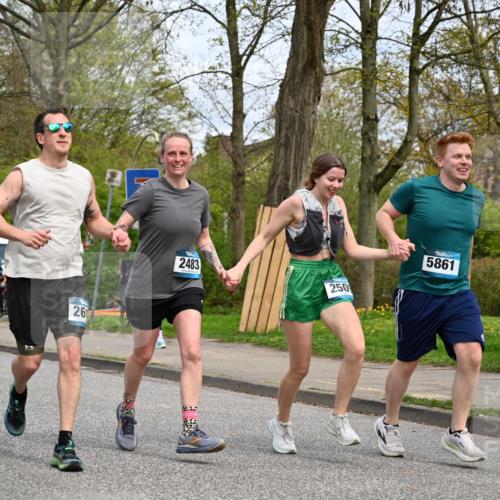 12.04.2026 - 45. Internationalen Wilhelmsburger Insellauf J. Mangold http://msf.ph/oto/9519414 12.04.2026 13:29:05 Ziel 4303, 4302, 4304, 4451, 2650, 2340, 5861, 2509, 2483, 2616, 5535, 5536, 5539, 4547, 4420, 3648 meine-sportfotos.de