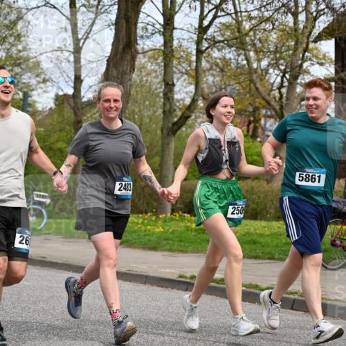 12.04.2026 - 45. Internationalen Wilhelmsburger Insellauf J. Mangold http://msf.ph/oto/9519419 12.04.2026 13:29:05 Ziel 4303, 4302, 4304, 4451, 2650, 2340, 5861, 2509, 2483, 2616, 5535, 5536, 5539, 4547, 4420, 3648 meine-sportfotos.de