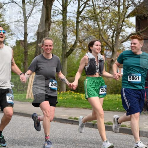 12.04.2026 - 45. Internationalen Wilhelmsburger Insellauf J. Mangold http://msf.ph/oto/9519420 12.04.2026 13:29:05 Ziel 4303, 4302, 4304, 4451, 2650, 2340, 5861, 2509, 2483, 2616, 5535, 5536, 5539, 4547, 4420, 3648 meine-sportfotos.de