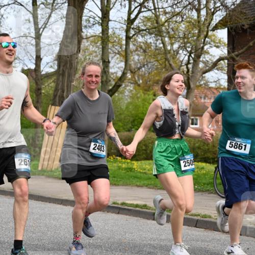 12.04.2026 - 45. Internationalen Wilhelmsburger Insellauf J. Mangold http://msf.ph/oto/9519421 12.04.2026 13:29:05 Ziel 4303, 4302, 4304, 4451, 2650, 2340, 5861, 2509, 2483, 2616, 5535, 5536, 5539, 4547, 4420, 3648 meine-sportfotos.de