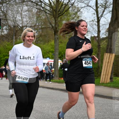 12.04.2026 - 45. Internationalen Wilhelmsburger Insellauf J. Mangold http://msf.ph/oto/9519424 12.04.2026 13:29:06 Ziel 4303, 4302, 4304, 4451, 2650, 2340, 5861, 2509, 2483, 2616, 5535, 5536, 5539, 4547, 4420, 4547, 4420, 3648 meine-sportfotos.de