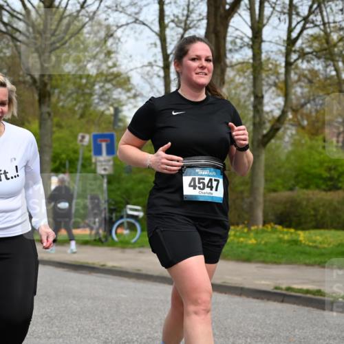 12.04.2026 - 45. Internationalen Wilhelmsburger Insellauf J. Mangold http://msf.ph/oto/9519428 12.04.2026 13:29:07 Ziel 4303, 4302, 4304, 4451, 2650, 2340, 5861, 2509, 2483, 2616, 5535, 5536, 5539, 4547, 4420, 3648 meine-sportfotos.de