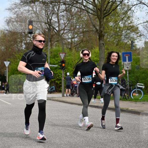 12.04.2026 - 45. Internationalen Wilhelmsburger Insellauf J. Mangold http://msf.ph/oto/9519433 12.04.2026 13:29:08 Ziel 4303, 4302, 4304, 4451, 2650, 2340, 5861, 2509, 2483, 2616, 2340, 5861, 2509, 2483, 2616, 5535, 5536, 5539, 4547, 4420, 3648, 3547, 3548 meine-sportfotos.de