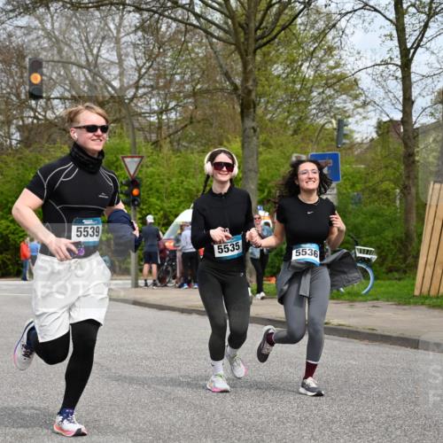 12.04.2026 - 45. Internationalen Wilhelmsburger Insellauf J. Mangold http://msf.ph/oto/9519435 12.04.2026 13:29:08 Ziel 4303, 4302, 4304, 4451, 2650, 2340, 5861, 2509, 2483, 2616, 2340, 5861, 2509, 2483, 2616, 5535, 5536, 5539, 4547, 4420, 3648, 3547, 3548 meine-sportfotos.de