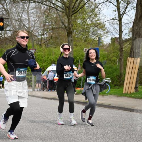 12.04.2026 - 45. Internationalen Wilhelmsburger Insellauf J. Mangold http://msf.ph/oto/9519436 12.04.2026 13:29:08 Ziel 4303, 4302, 4304, 4451, 2650, 2340, 5861, 2509, 2483, 2616, 2340, 5861, 2509, 2483, 2616, 5535, 5536, 5539, 4547, 4420, 3648, 3547, 3548 meine-sportfotos.de