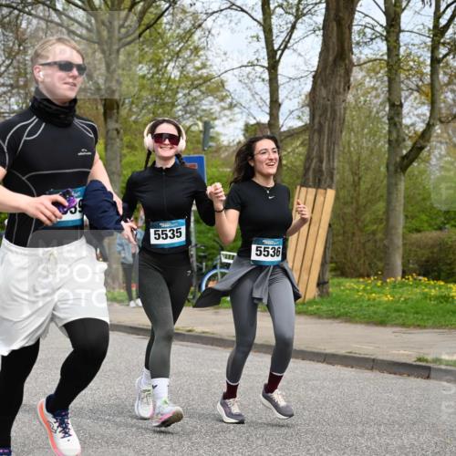 12.04.2026 - 45. Internationalen Wilhelmsburger Insellauf J. Mangold http://msf.ph/oto/9519441 12.04.2026 13:29:08 Ziel 4303, 4302, 4304, 4451, 2650, 2340, 5861, 2509, 2483, 2616, 2340, 5861, 2509, 2483, 2616, 5535, 5536, 5539, 4547, 4420, 3648, 3547, 3548 meine-sportfotos.de