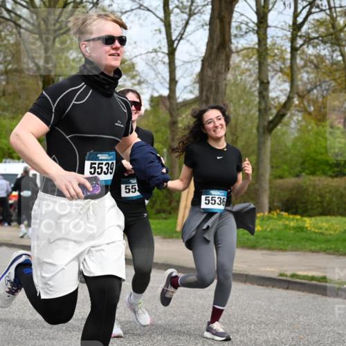 12.04.2026 - 45. Internationalen Wilhelmsburger Insellauf J. Mangold http://msf.ph/oto/9519444 12.04.2026 13:29:09 Ziel 4303, 4302, 4304, 4451, 2650, 2340, 5861, 2509, 2483, 2616, 5535, 5536, 5539, 4547, 4420, 3648, 3547, 3548 meine-sportfotos.de