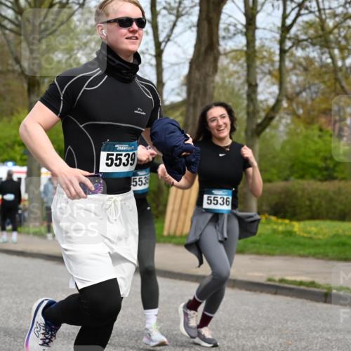 12.04.2026 - 45. Internationalen Wilhelmsburger Insellauf J. Mangold http://msf.ph/oto/9519445 12.04.2026 13:29:09 Ziel 4303, 4302, 4304, 4451, 2650, 2340, 5861, 2509, 2483, 2616, 5535, 5536, 5539, 4547, 4420, 3648, 3547, 3548 meine-sportfotos.de
