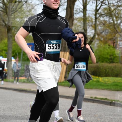12.04.2026 - 45. Internationalen Wilhelmsburger Insellauf J. Mangold http://msf.ph/oto/9519446 12.04.2026 13:29:09 Ziel 4303, 4302, 4304, 4451, 2650, 2340, 5861, 2509, 2483, 2616, 5535, 5536, 5539, 4547, 4420, 3648, 3547, 3548 meine-sportfotos.de