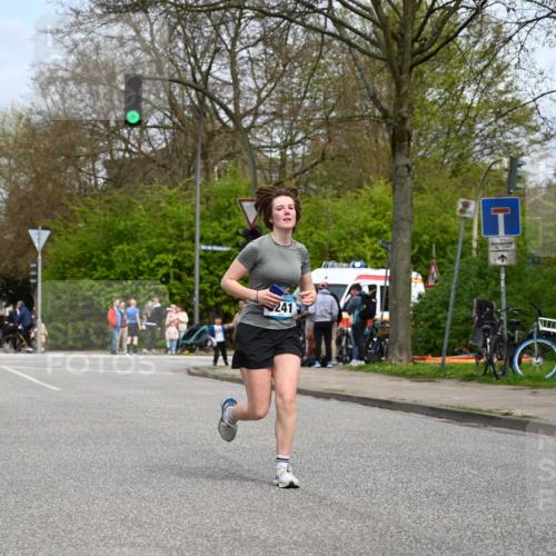 12.04.2026 - 45. Internationalen Wilhelmsburger Insellauf J. Mangold http://msf.ph/oto/9519448 12.04.2026 13:29:51 Ziel 3648, 3547, 3548, 2131, 5241, 3981 meine-sportfotos.de