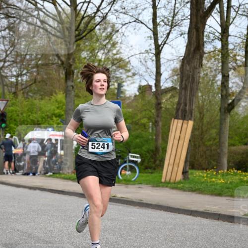 12.04.2026 - 45. Internationalen Wilhelmsburger Insellauf J. Mangold http://msf.ph/oto/9519461 12.04.2026 13:29:52 Ziel 3648, 3547, 3548, 2131, 5241, 3981, 3981, 2514 meine-sportfotos.de