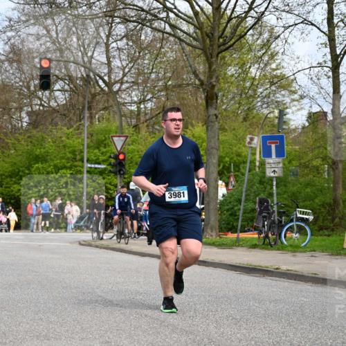 12.04.2026 - 45. Internationalen Wilhelmsburger Insellauf J. Mangold http://msf.ph/oto/9519473 12.04.2026 13:29:58 Ziel 2131, 5241, 3981, 2514, 2515, 4324, 4429, 2003 meine-sportfotos.de