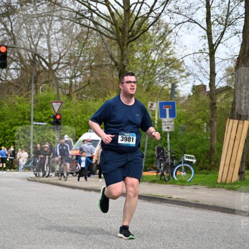 12.04.2026 - 45. Internationalen Wilhelmsburger Insellauf J. Mangold http://msf.ph/oto/9519477 12.04.2026 13:29:58 Ziel 2131, 5241, 3981, 2514, 2515, 4324, 4429, 2003 meine-sportfotos.de