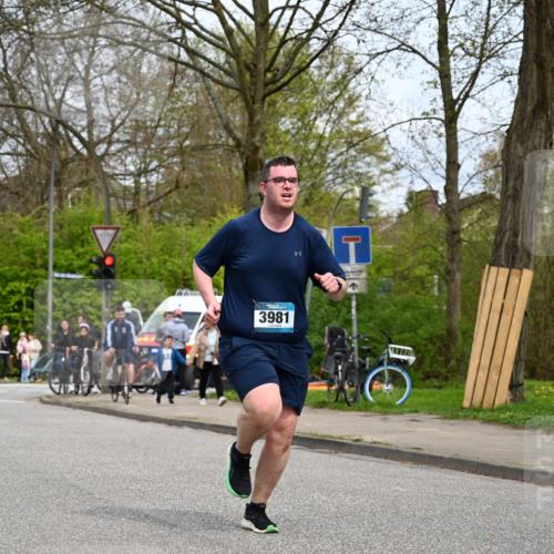 12.04.2026 - 45. Internationalen Wilhelmsburger Insellauf J. Mangold http://msf.ph/oto/9519478 12.04.2026 13:29:58 Ziel 2131, 5241, 3981, 2514, 2515, 4324, 4429, 2003 meine-sportfotos.de